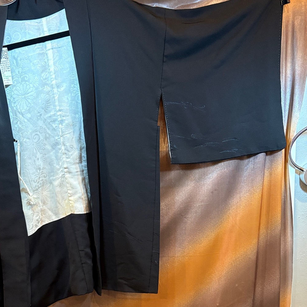Black Haori kimono XL‎ with Subtle Embroidery has discoloration new b6